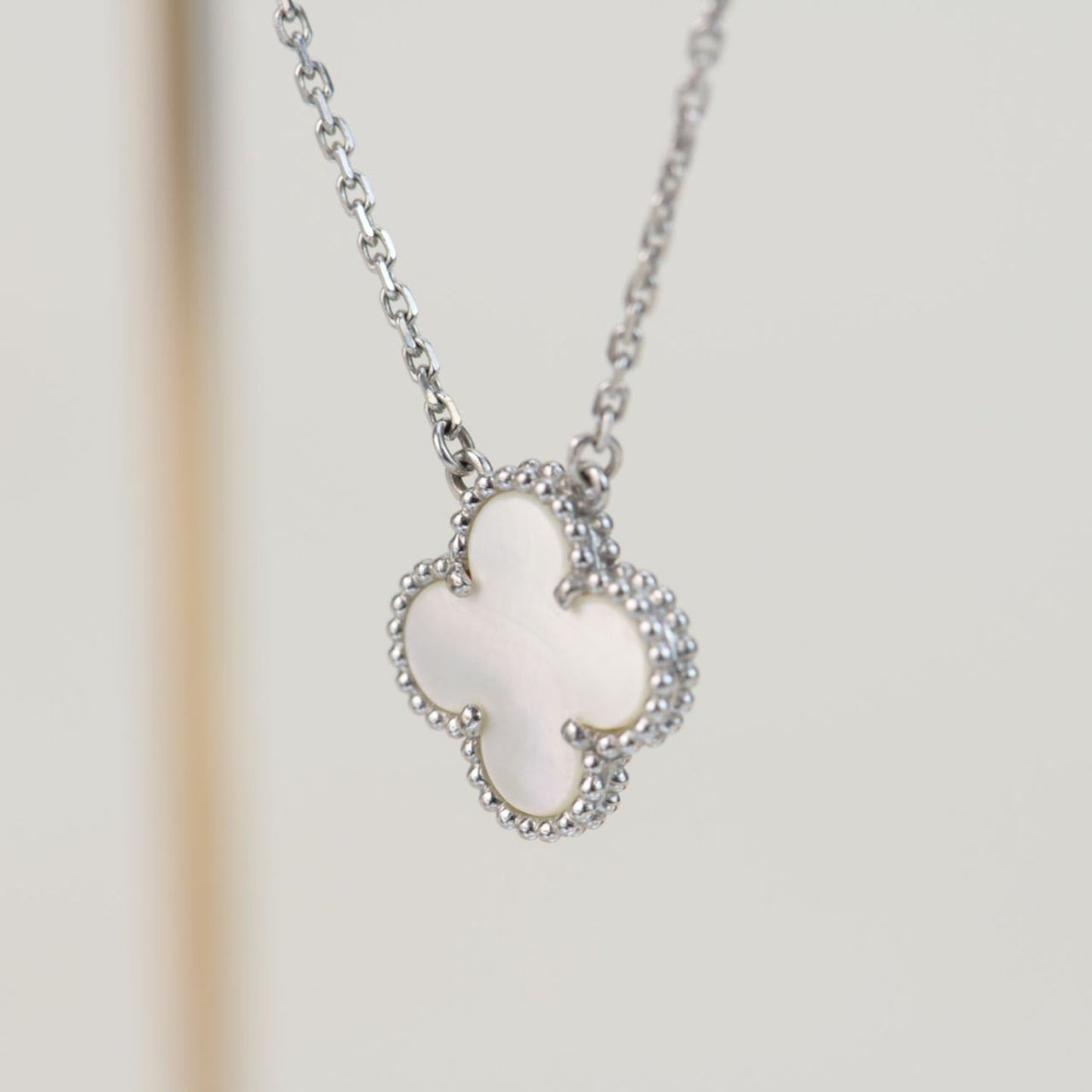 [Mystic Crown]CLOVER  15MM WHITE MOTHER-OF-PEARL SILVER