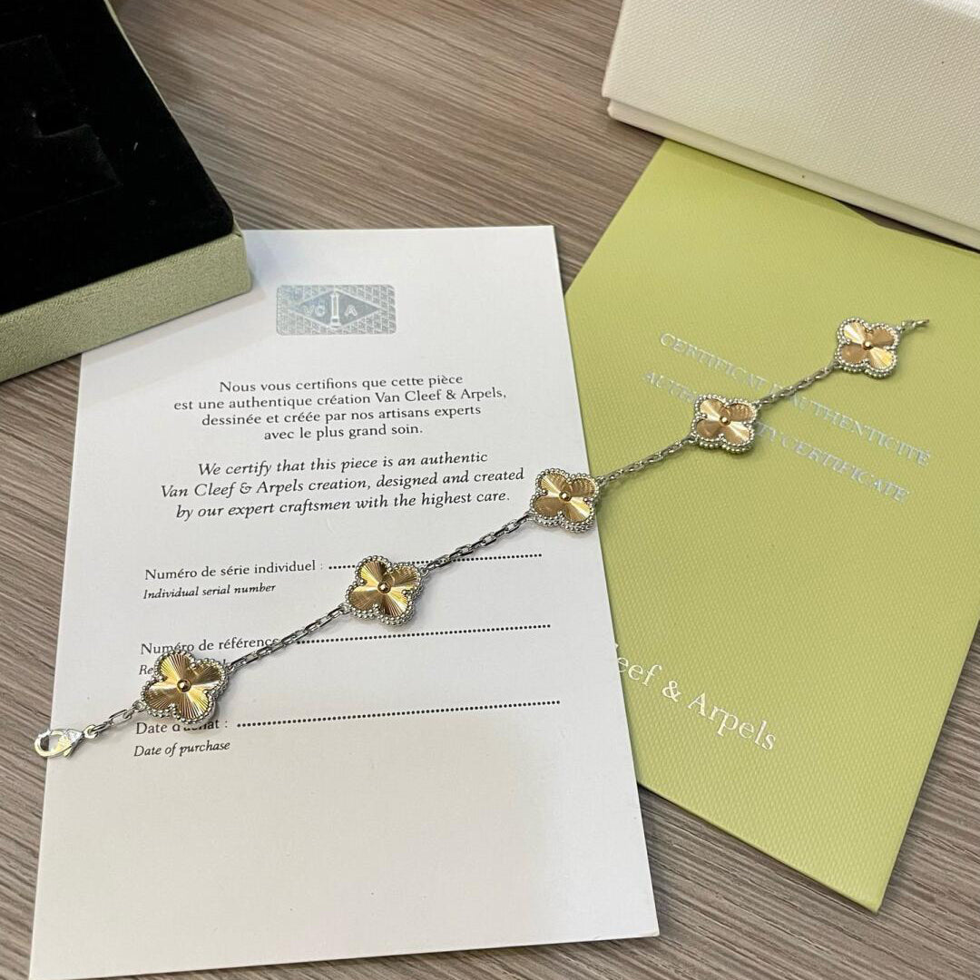 [Mystic Crown]CLOVER  5 MOTIFS  CHRISTMAS LIMITED EDITION BRACELET-w