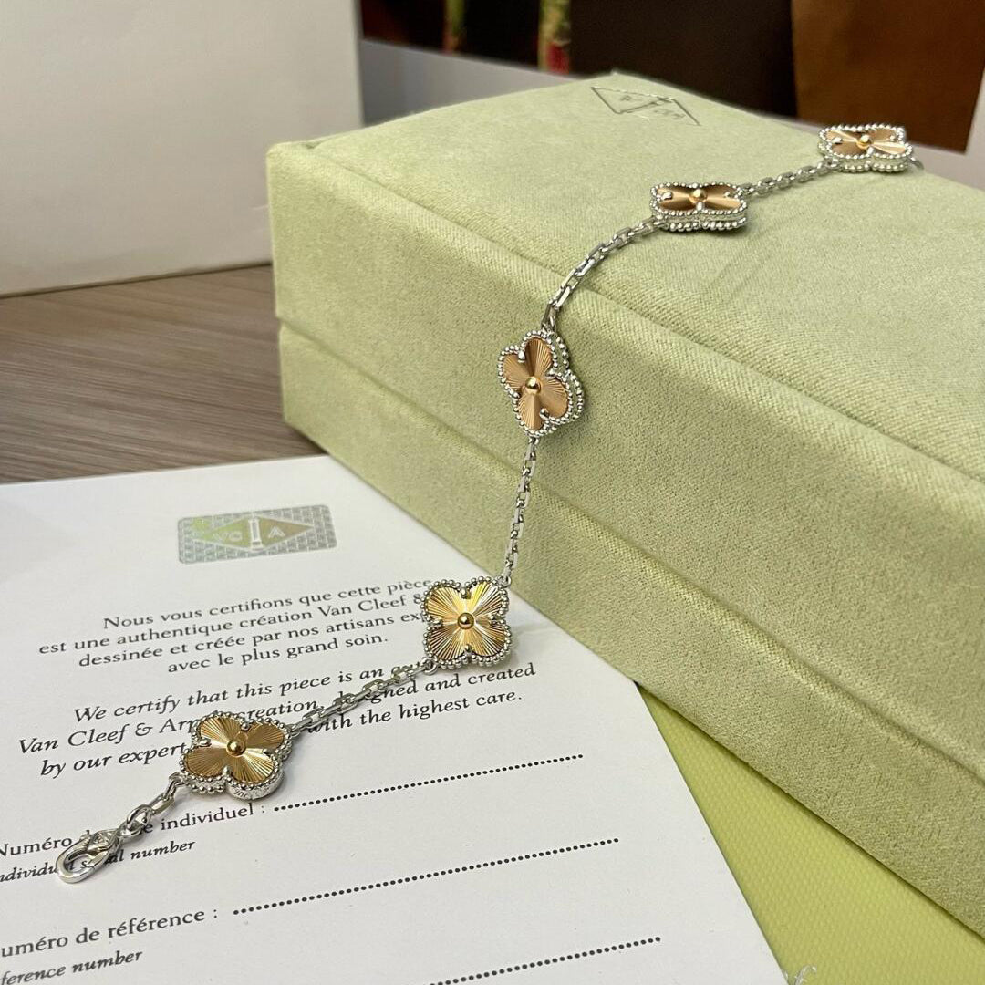 [Mystic Crown]CLOVER  5 MOTIFS  CHRISTMAS LIMITED EDITION BRACELET-w