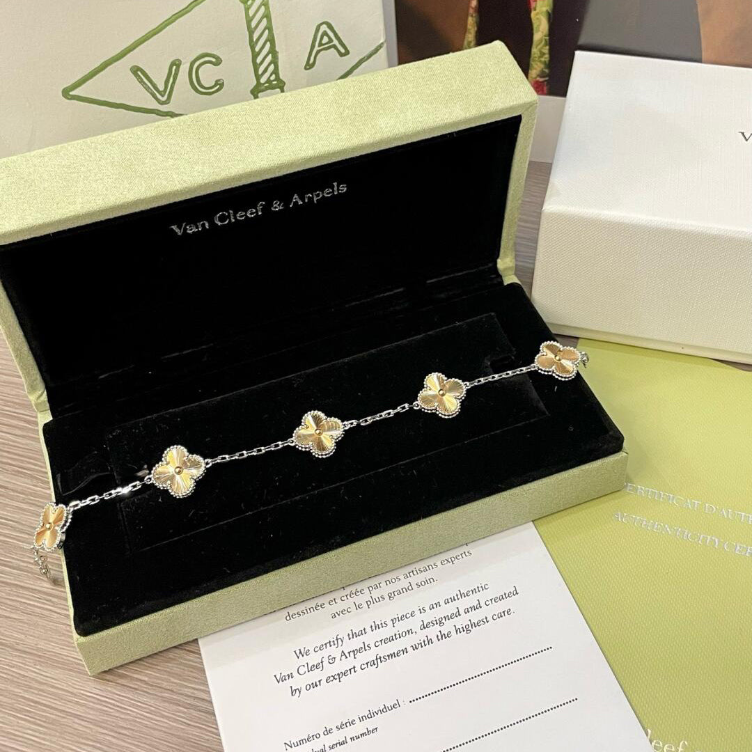 [Mystic Crown]CLOVER  5 MOTIFS  CHRISTMAS LIMITED EDITION BRACELET-w