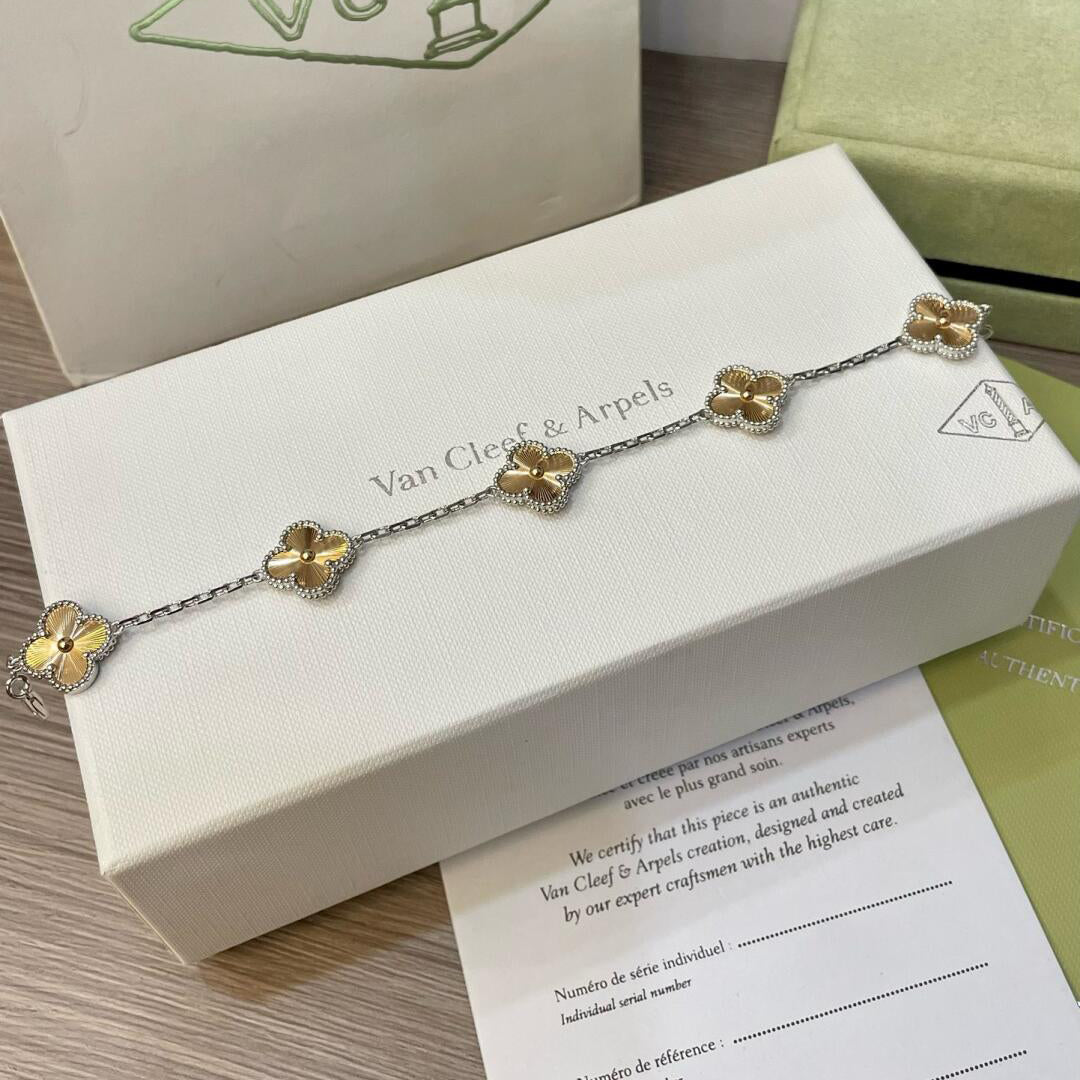 [Mystic Crown]CLOVER  5 MOTIFS  CHRISTMAS LIMITED EDITION BRACELET-w
