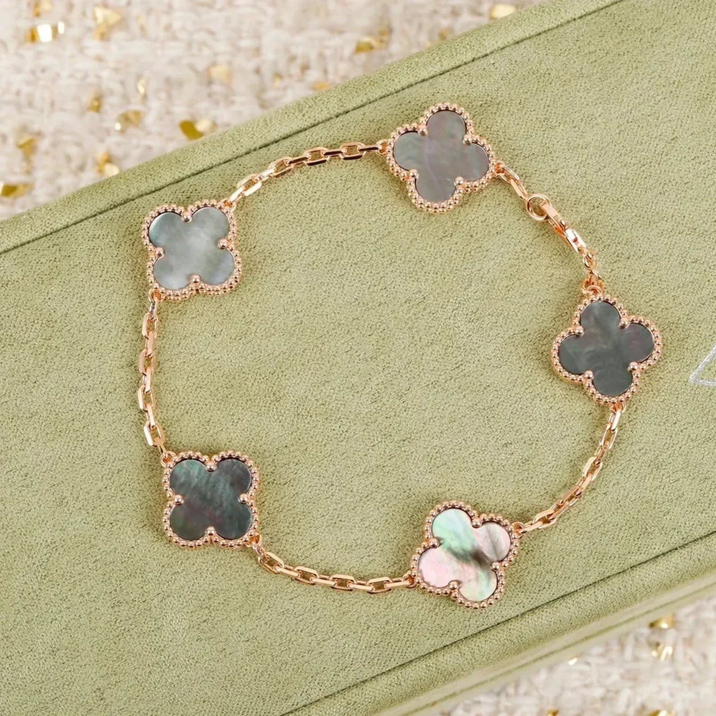 [Mystic Crown]CLOVER 5 MOTIF GRAY MOP  BRACELET