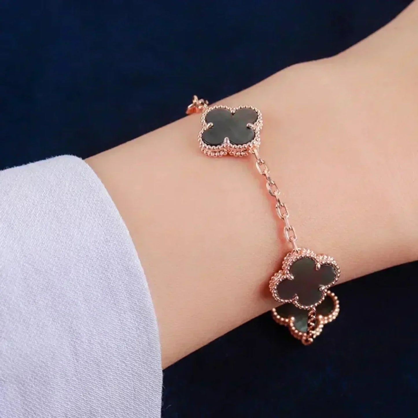 [Mystic Crown]CLOVER 5 MOTIF GRAY MOP  BRACELET
