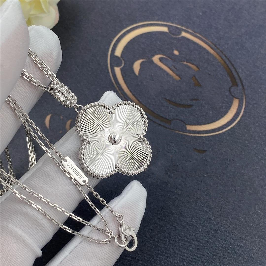 [Mystic Crown]CLOVER 25MM SILVER BIG CLOVER NECKLACE
