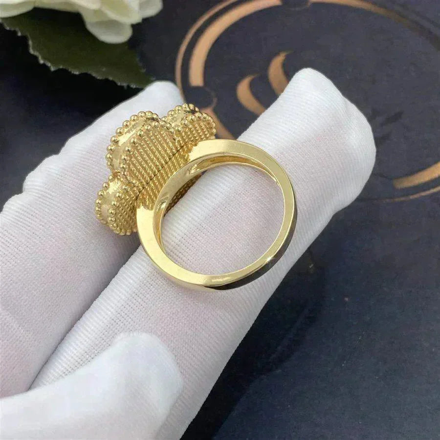 [Mystic Crown]CLOVER WHITE MOP RING