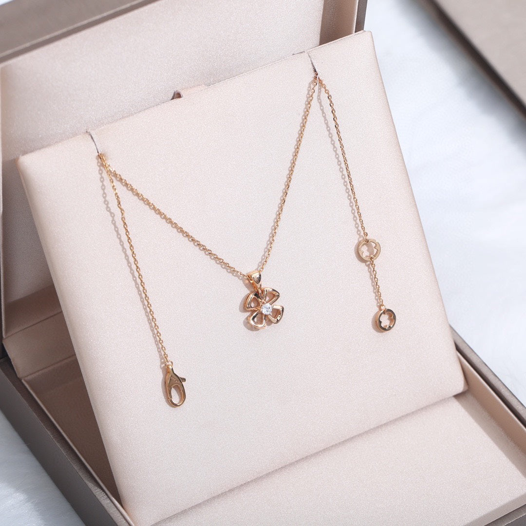 [Mystic Crown]FIOREVER NECKLACE DIAMOND CENTER