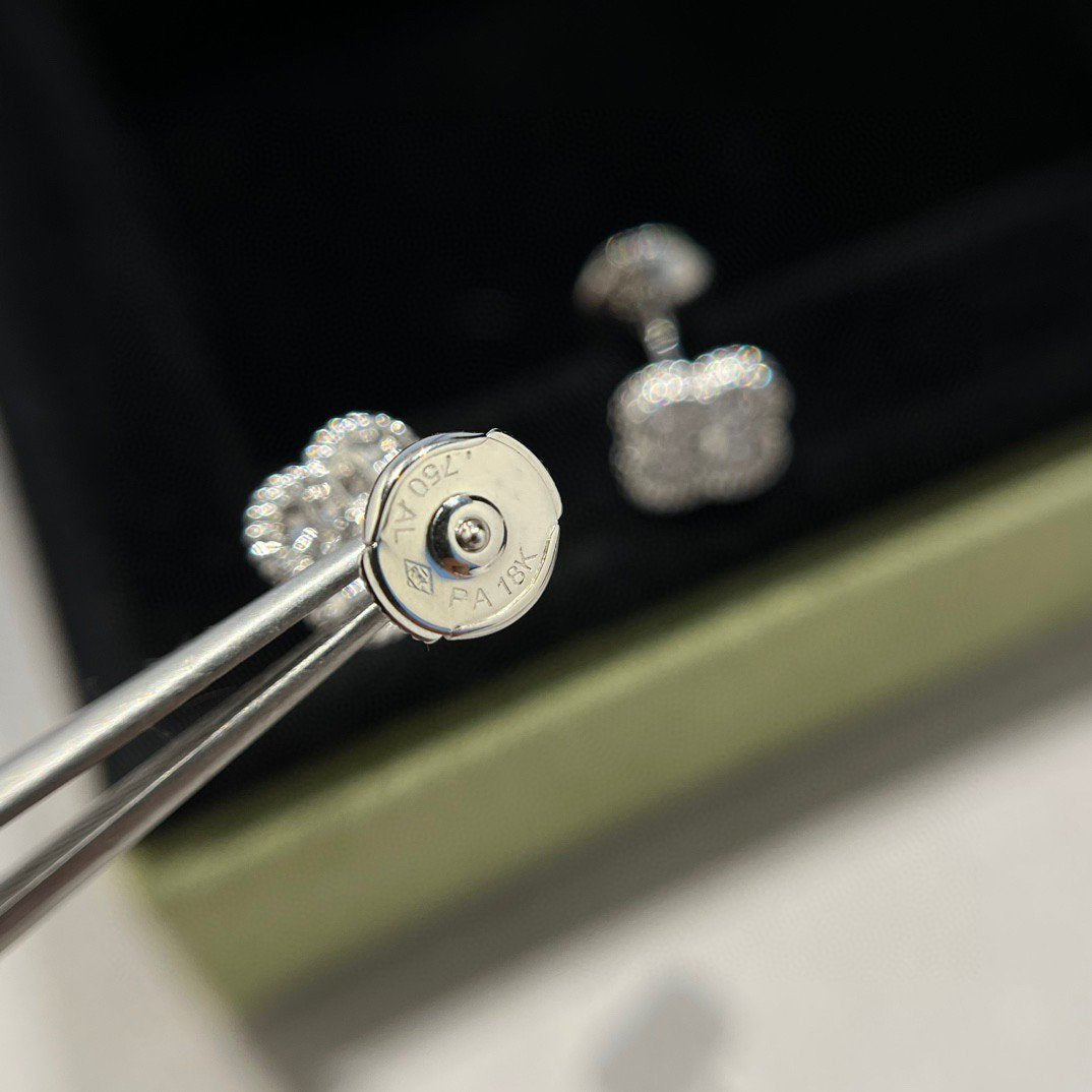 [Mystic Crown]CLOVER MINI DIAMOND STUD EARRINGS