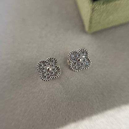 [Mystic Crown]CLOVER MINI DIAMOND STUD EARRINGS