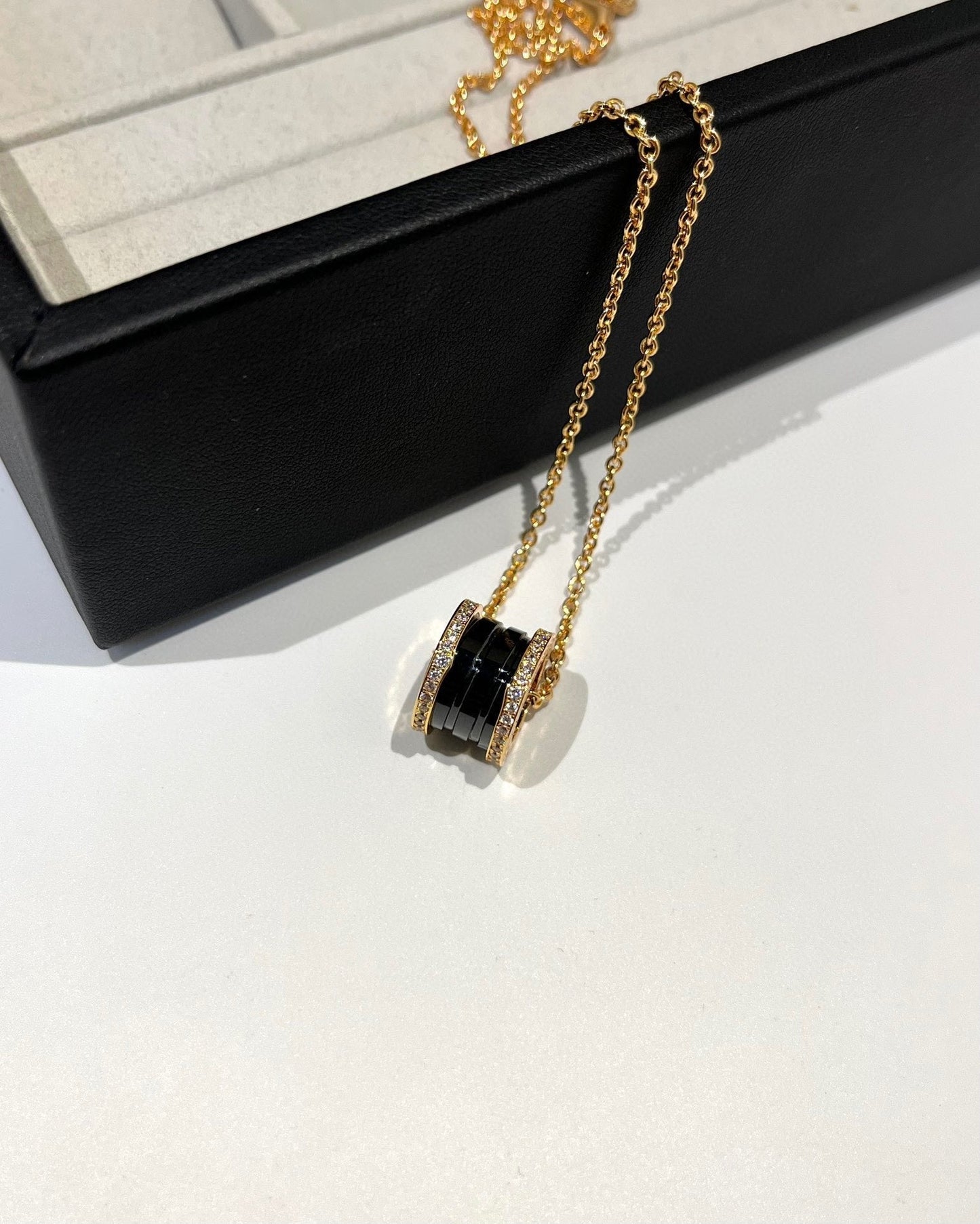 [Mystic Crown]ZERO 1 BLACK CERAMIC DIAMOND PINK GOLD NECKLACE