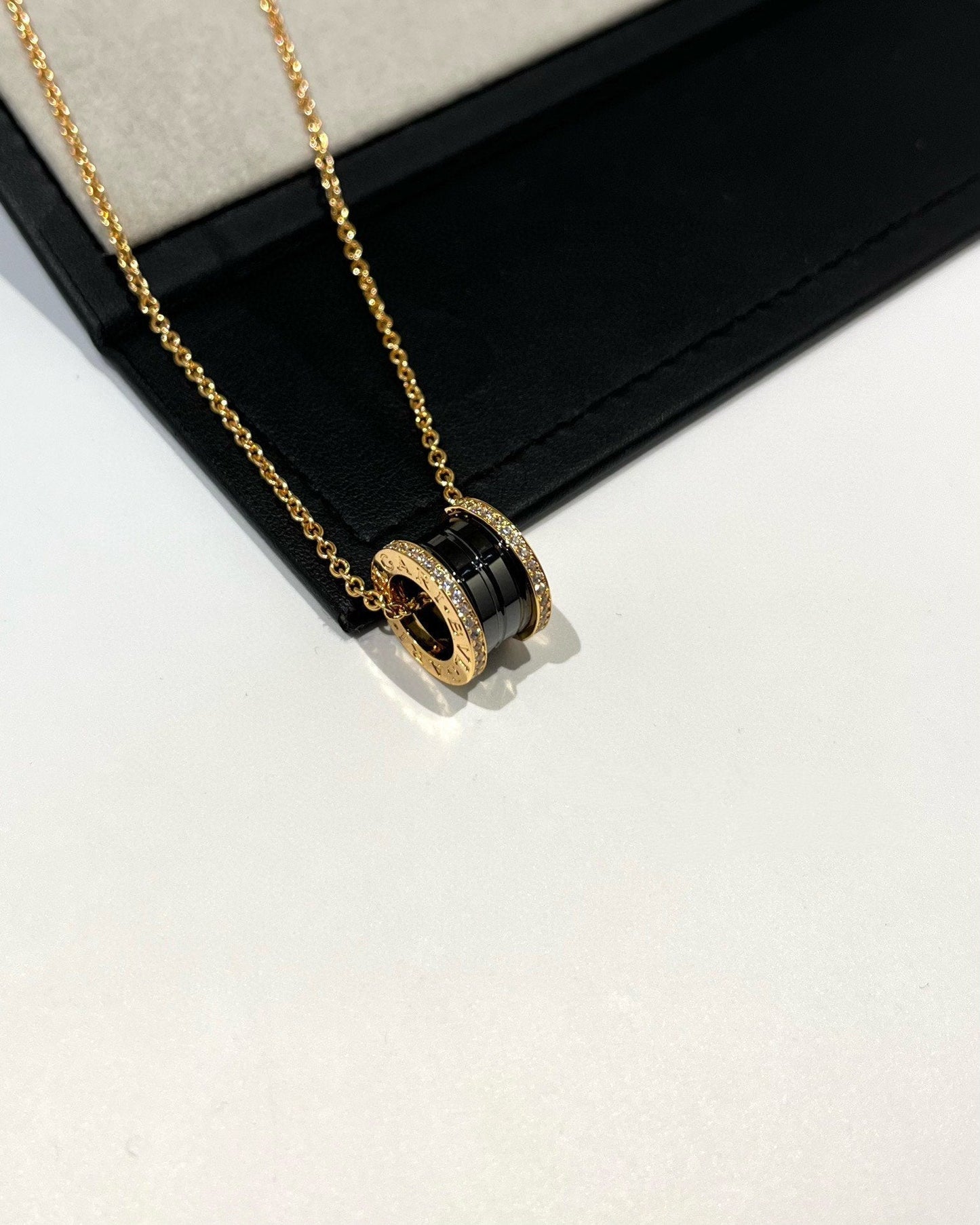 [Mystic Crown]ZERO 1 BLACK CERAMIC DIAMOND PINK GOLD NECKLACE